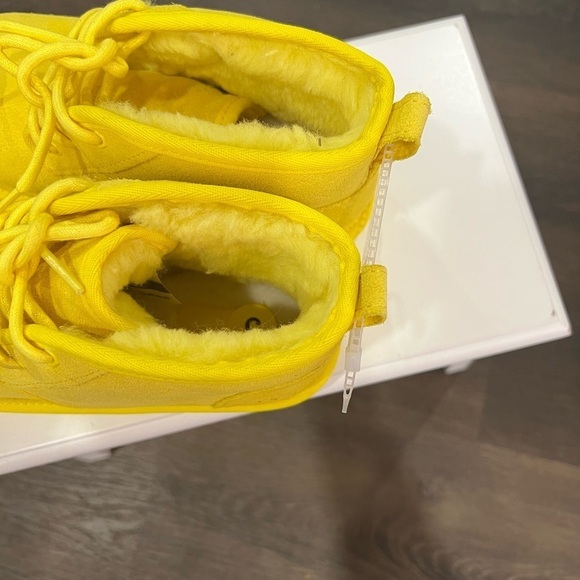 UGG Women's Neumel Fashion Boot - Picture 6 of 9